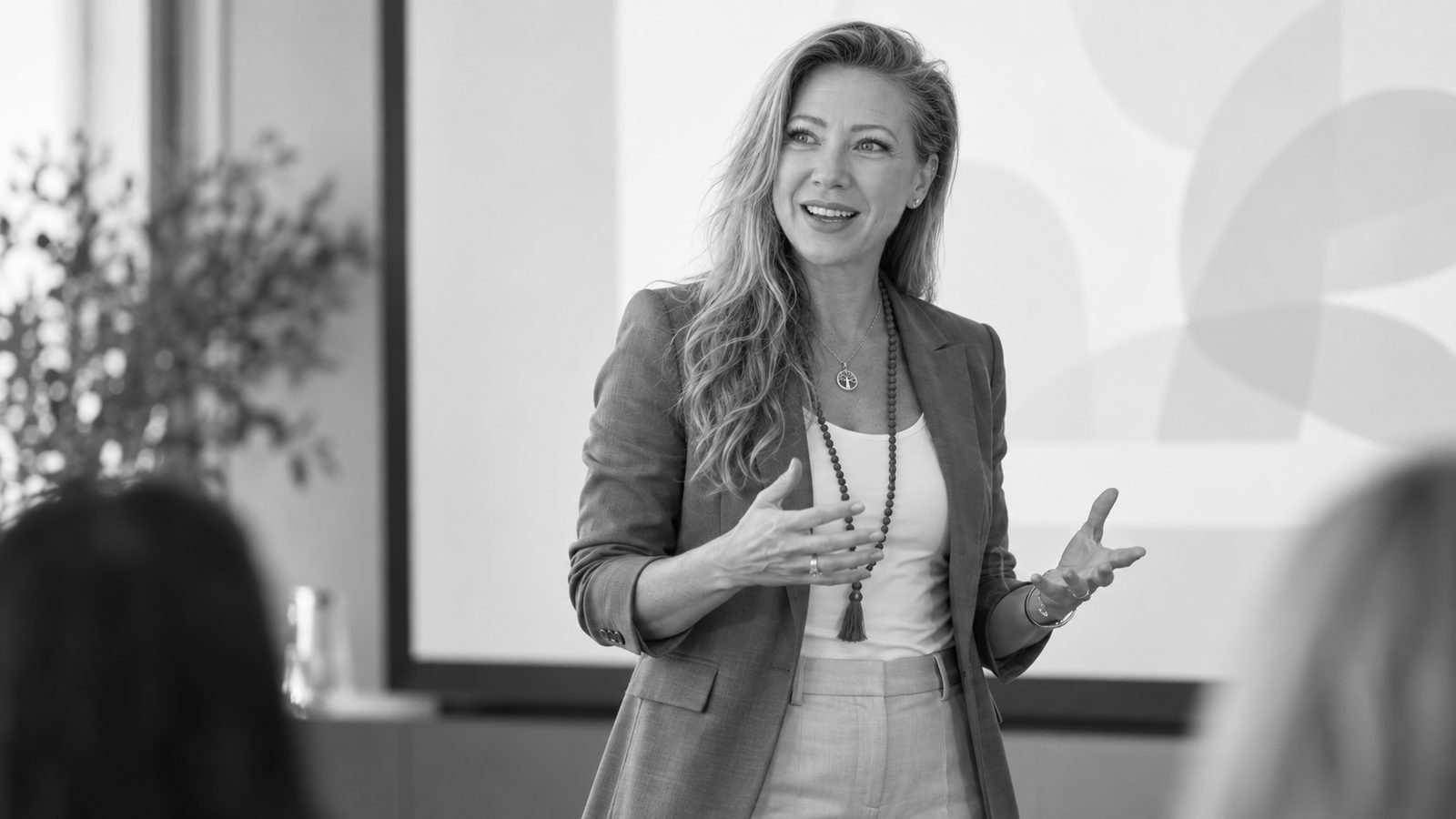 Chiara presenting to a group